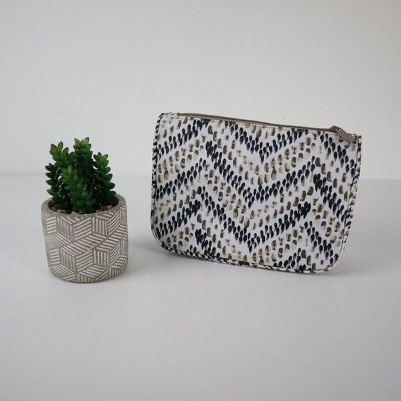 thirty-one Handbags - Thirty-One Raindrop Chevron Cosmetic Bag NWT